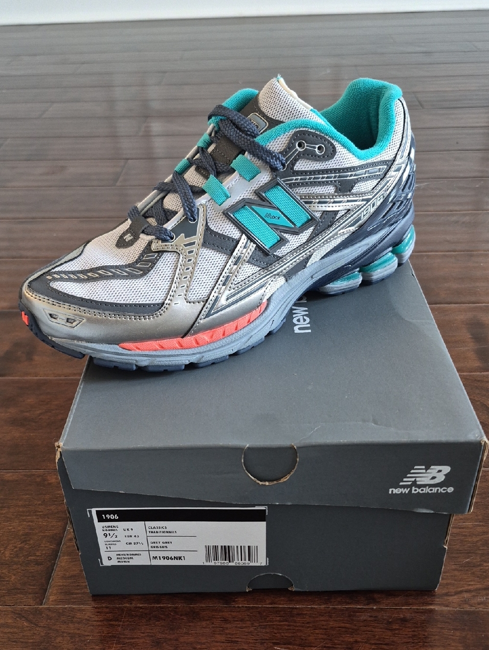 NEW New Balance 1906 Sneakers 9.5